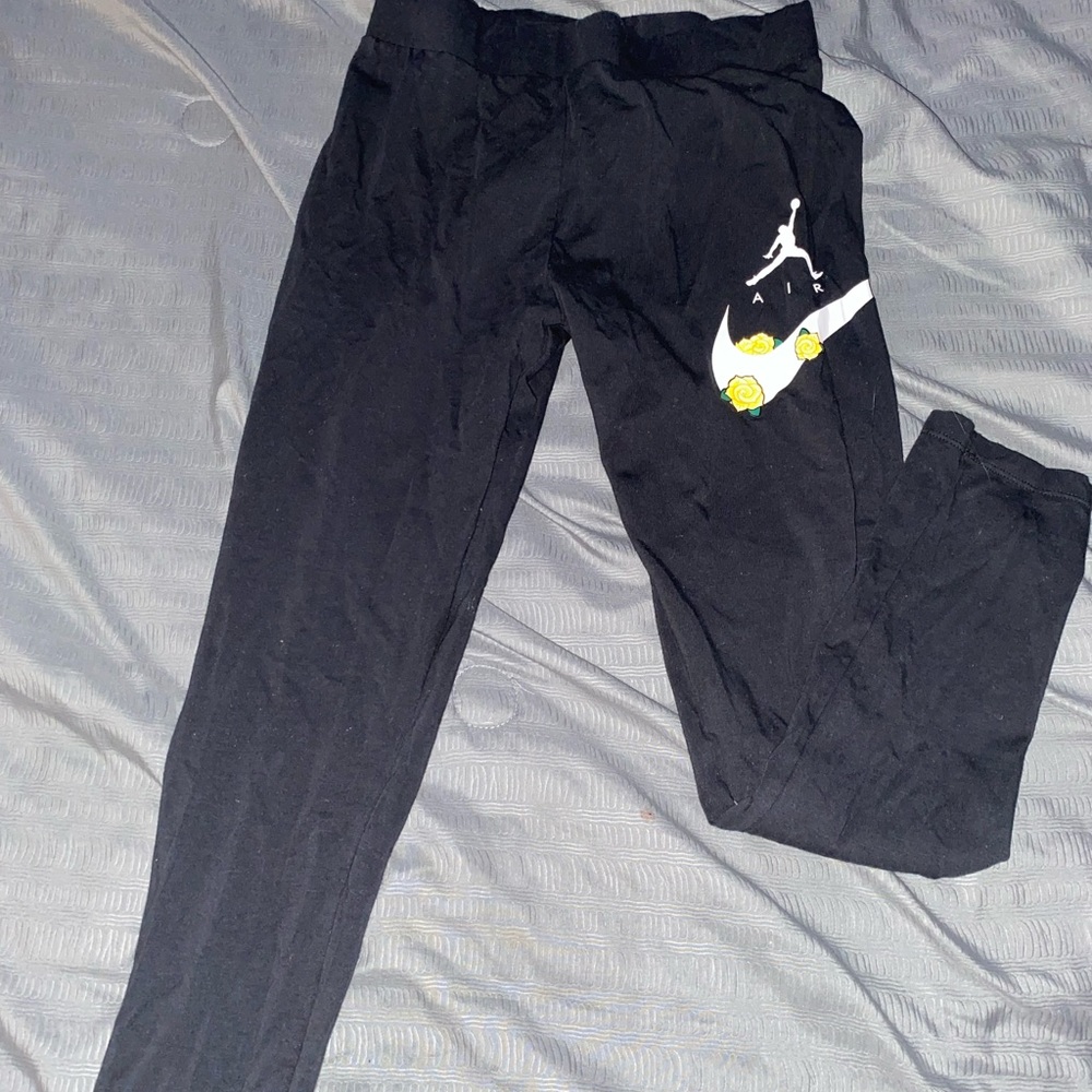 2 pairs of leggings for 10$